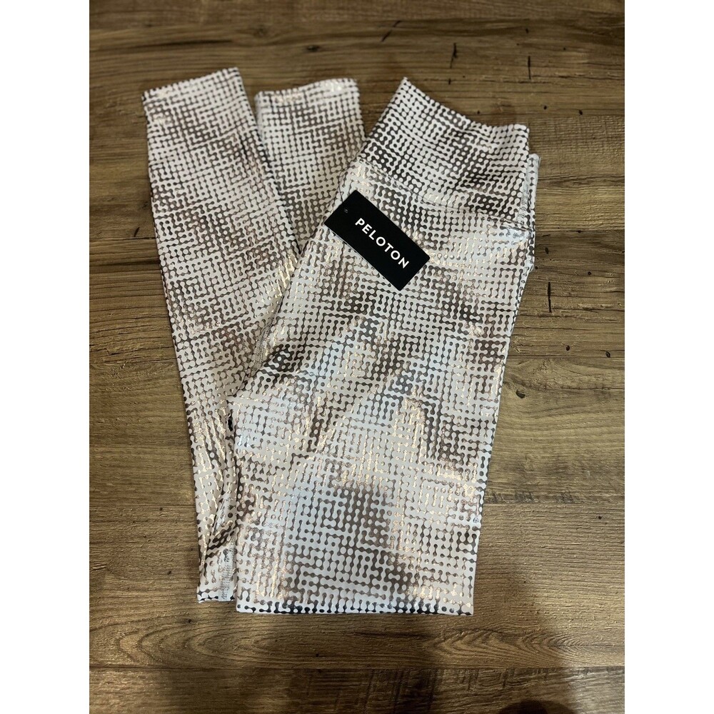 Peloton women’s leggings- Large- NWT-Show UP foil color - Picture 8 of 16
